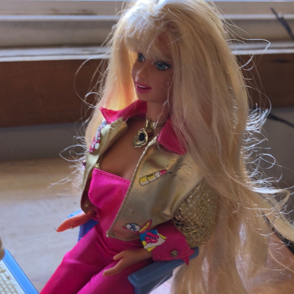 1997 Talk With Me Barbie - Picture 2 of 12